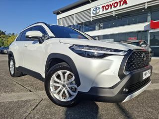 2024 Toyota Corolla Cross GXL SUV (Frosted White) Pre-Owned Car Thumbnail