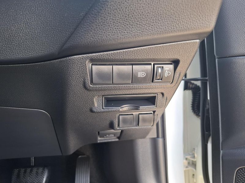 2024 Toyota Corolla Cross GXL Auto 2WD Photo 24