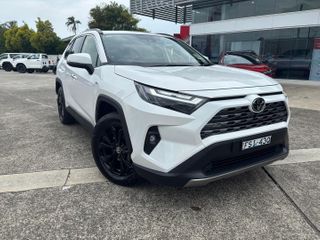 2025  Toyota RAV4 Cruiser SUV (Glacier White) Pre-Owned Car Thumbnail