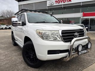2011 Toyota Landcruiser GXL SUV (Glacier White) Pre-Owned Car Thumbnail