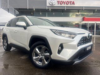 2021 Toyota RAV4 GXL SUV (Crystal Pearl) Pre-Owned Car Thumbnail
