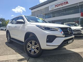 2024  Toyota Fortuner GXL SUV (Glacier White) Pre-Owned Car Thumbnail