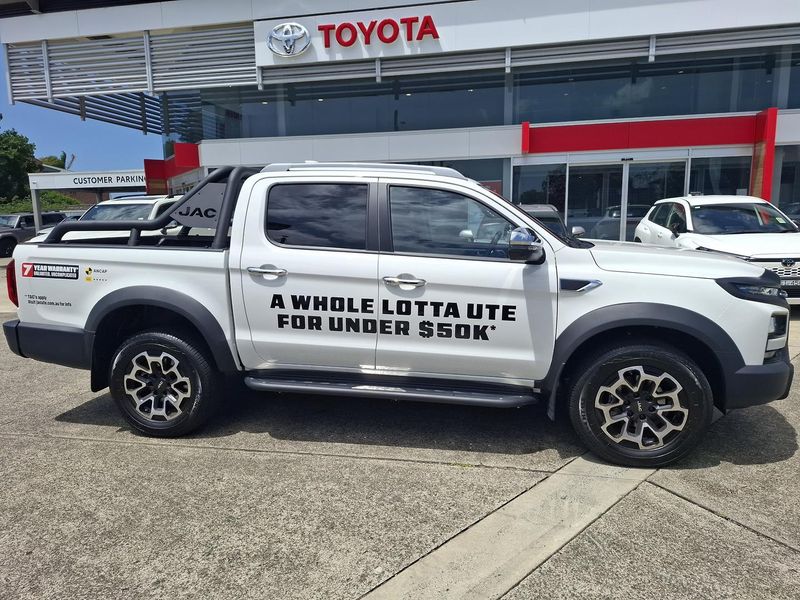 2025 JAC T9 Haven Auto 4x4 Double Cab Photo 2