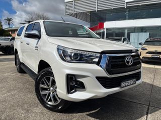 2018 Toyota Hilux SR5 Ute (Crystal Pearl) Pre-Owned Car Thumbnail