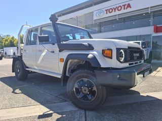 2025  Toyota Landcruiser GXL Cab Chassis (French Vanilla) Pre-Owned Car Thumbnail