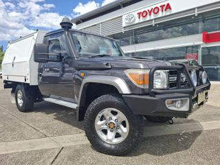 2012  Toyota Landcruiser GXL Cab Chassis (Graphite) Pre-Owned Car Thumbnail