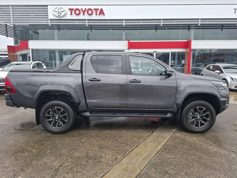 2024 Toyota Hilux Rogue 48V Auto 4x4 Double Cab Photo 2
