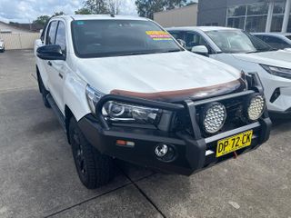 2019  Toyota Hilux Rogue Ute (Glacier White) Pre-Owned Car Thumbnail