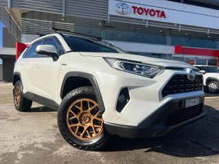 2019 Toyota RAV4 GXL SUV (Crystal Pearl) Pre-Owned Car Thumbnail
