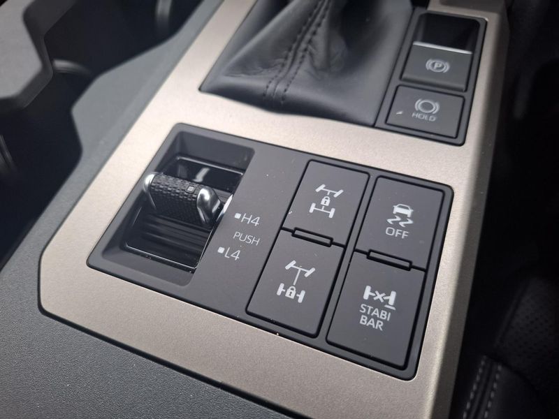 2025 Toyota Landcruiser Prado Altitude Auto 4x4 Photo 26