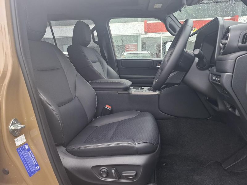 2025 Toyota Landcruiser Prado Altitude Auto 4x4 Photo 12